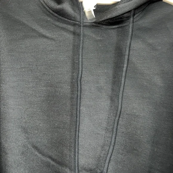 Amazhiyu Women's Cropped Hoodie - Picture 8 of 9